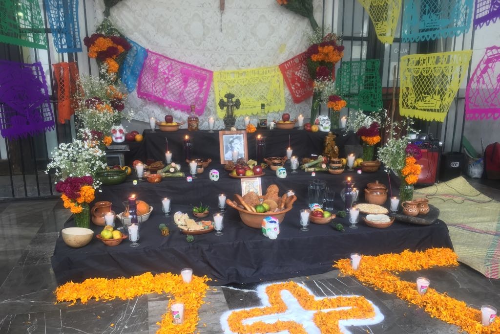 Conoce Los Elementos Que No Deben De Faltar En El Altar De Muertos