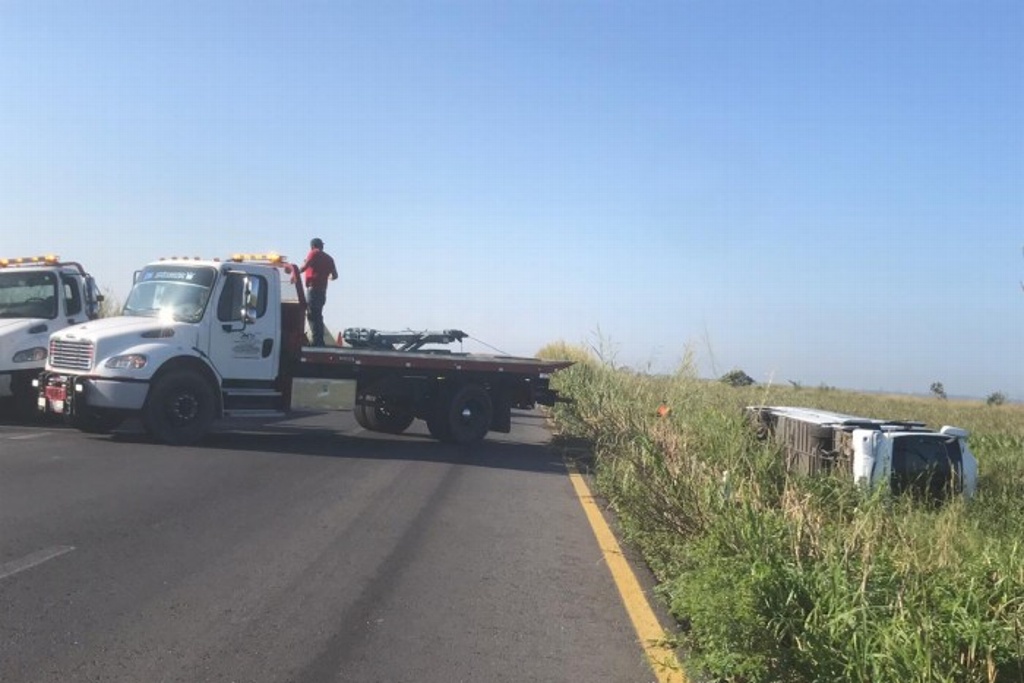 Autob S De Turismo Vuelca En Pantano De Las Matas Veracruz Xeu