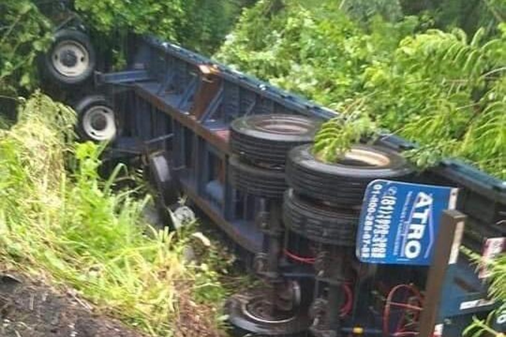 Aparatoso Accidente Deja 2 Muertos Y 3 Lesionados Xeu Noticias Veracruz