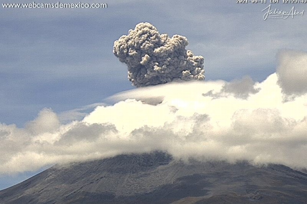 Volcán Popocatépetl registra nueva explosión genera columna de vapor