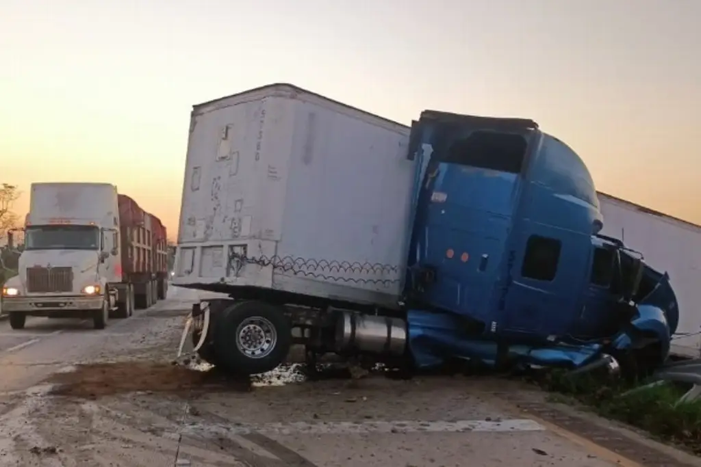 Cierre Por Accidente De Tr Iler En Autopista La Tinaja Cosoleacaque