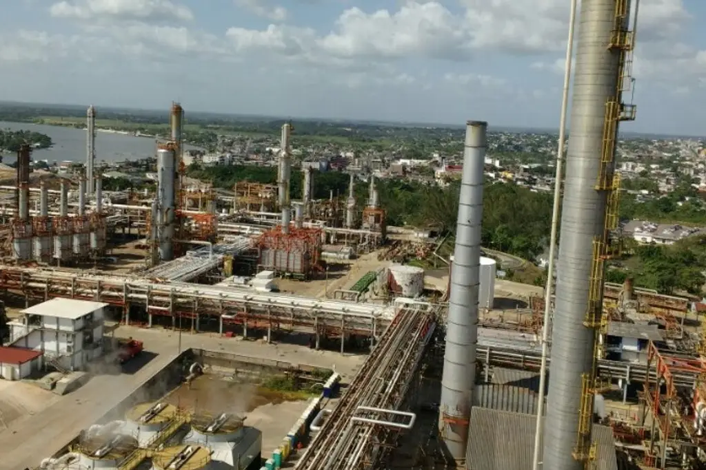 Cinco Heridos Deja Incendio En Refiner A De Minatitl N Veracruz Xeu