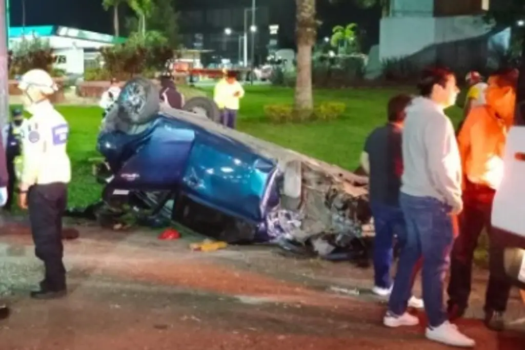 Se Registra Aparatosa Volcadura De Carro En Zona Centro De Veracruz