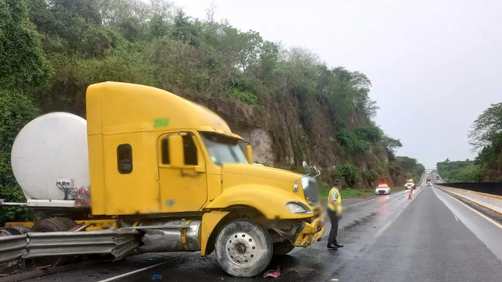 Accidente Causa Cierre En Autopista La Tinaja Veracruz Xeu Noticias