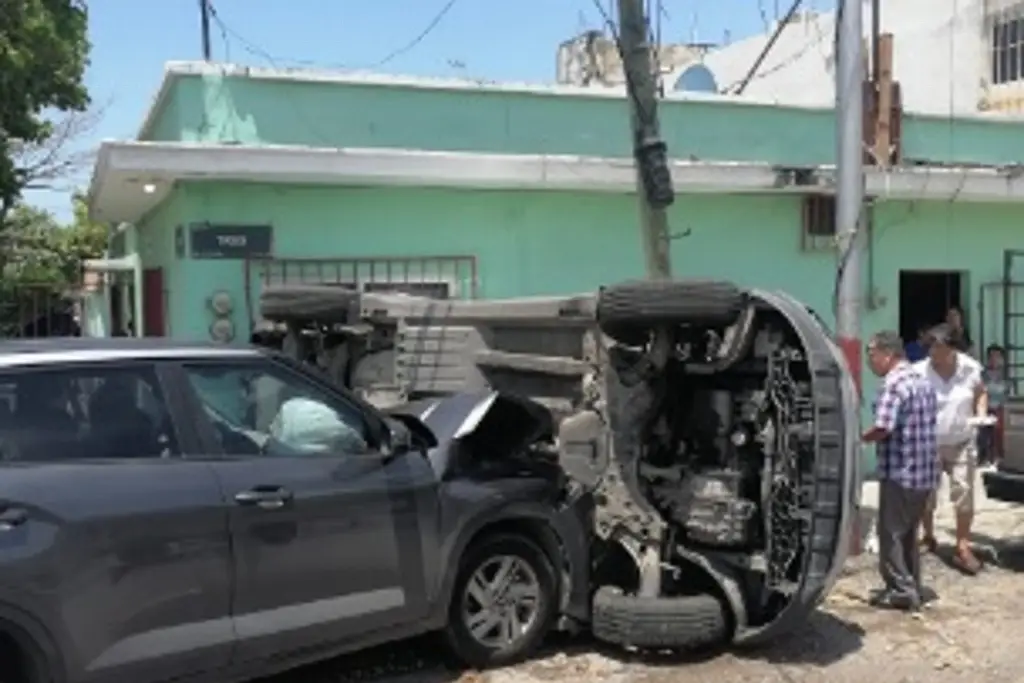 Se Registra Volcadura De Carro En Colonia De Veracruz Hay Menores