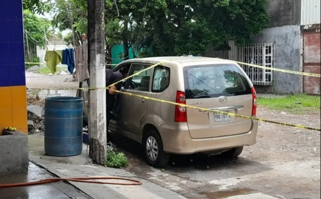 Hallan A Hombre Sin Vida Al Interior De Camioneta En Colonia D Az