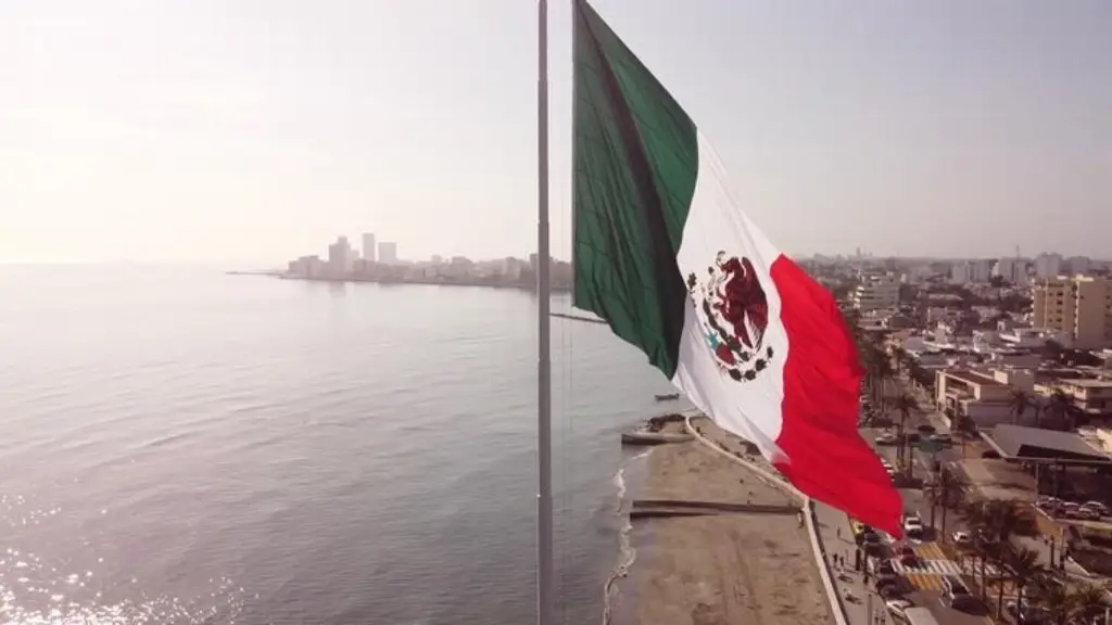 Izar N Bandera Monumental En Veracruz Habr Desfile Por La