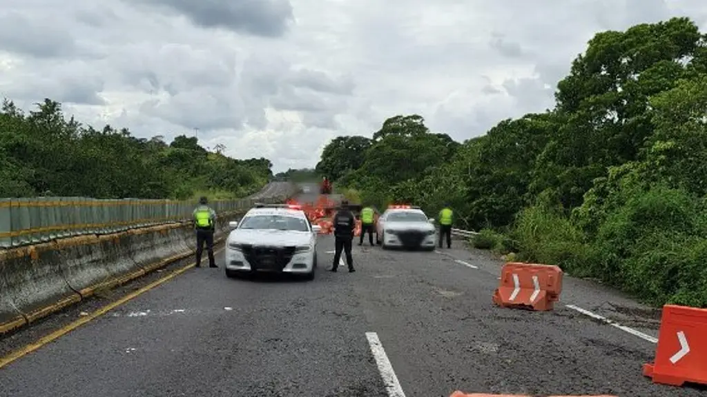 Carga Vehicular Intensa En Autopista Nuevo Teapa Cosoleacaque Maneje