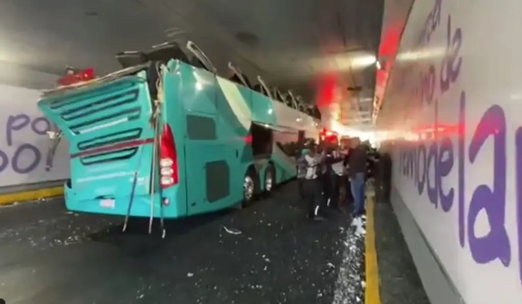 Deja 16 lesion4dos fuerte accidente de autobús de pasajeros chofer