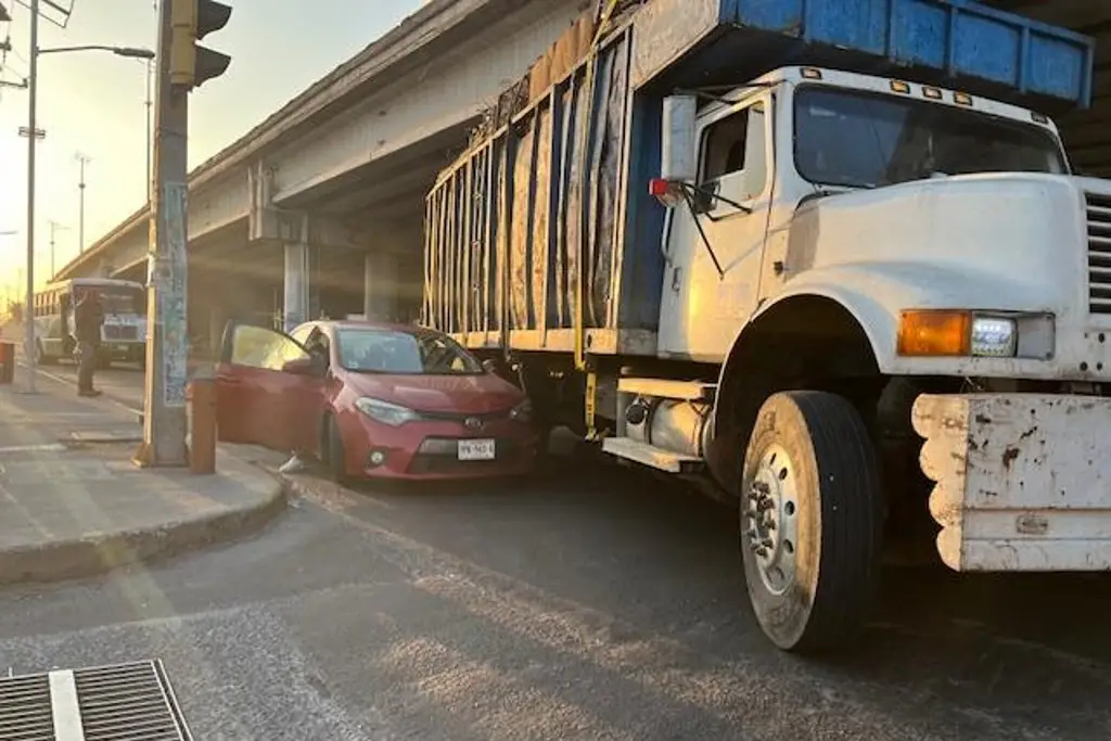 Caos Vial Por Choque En Puente De Amapolas En Veracruz Xeu Noticias