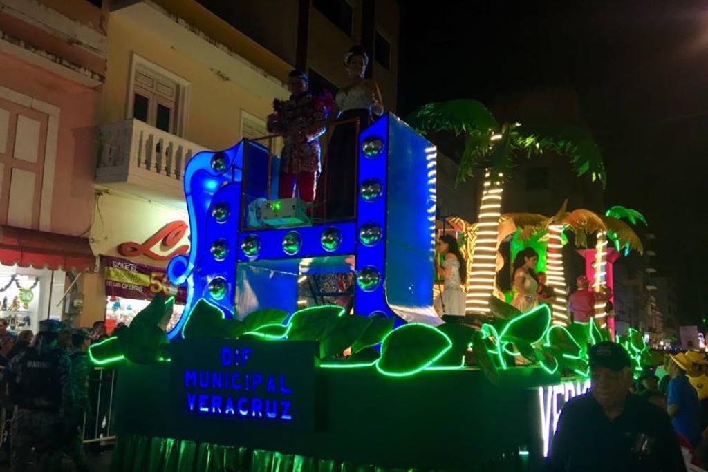 Imagen Realizan último papaqui de Carnaval en Veracruz