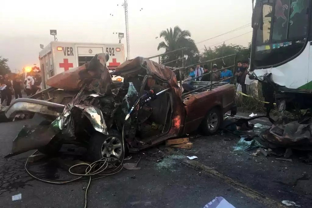 Imagen Además de ocho muertos, accidente en carretera Veracruz-Xalapa dejó una mujer lesionada