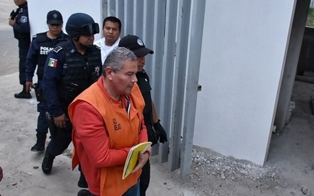 Imagen Ex secretario de Finanzas de Duarte obtiene amparo y otra vez difieren su audiencia
