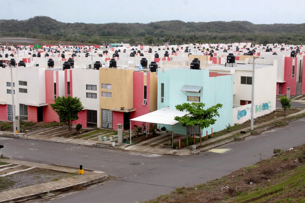 Imagen Recupera Infonavit 2 mil viviendas por falta de pago 