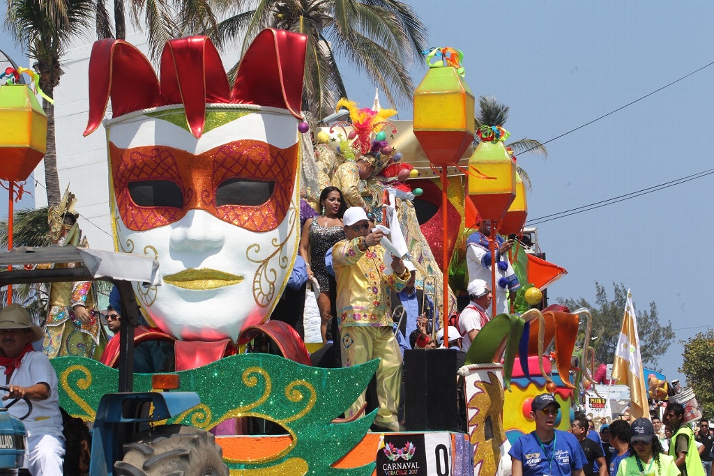 Imagen Otorga Gobierno del Estado 10 mdp para el Carnaval de Veracruz: Pérez Fraga