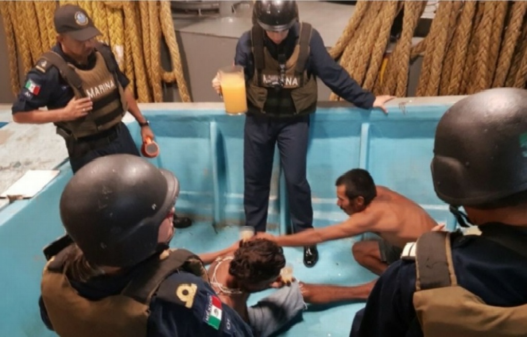 Imagen Semar rescata a 3 pescadores tras 6 días desaparecidos en Oaxaca
