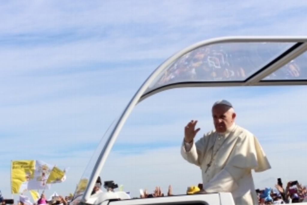 Imagen Papa Francisco llega a Perú para visita oficial de tres días y medio