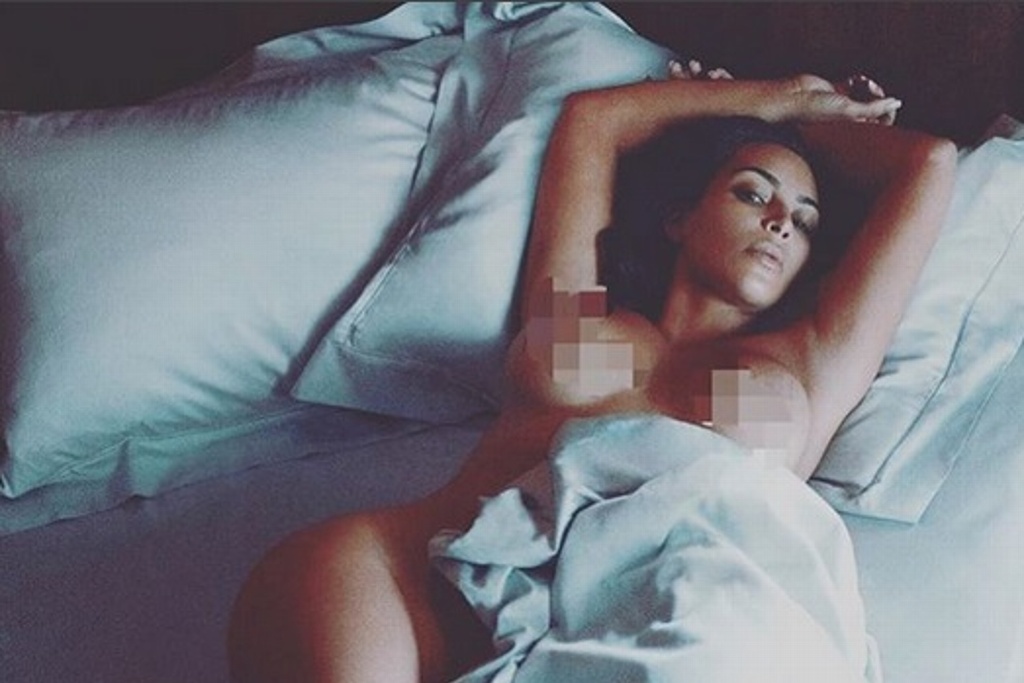 Imagen Kim Kardashian aparece desnuda tras la llegada de su tercera hija (+Foto completa)