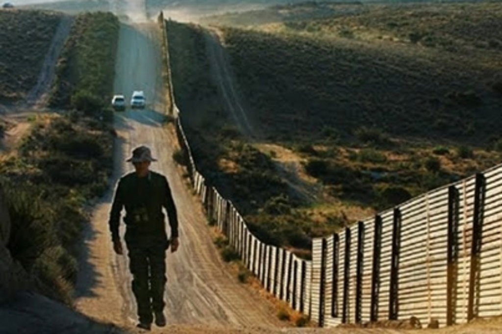 Imagen Prototipos de muro en San Diego superan pruebas militares