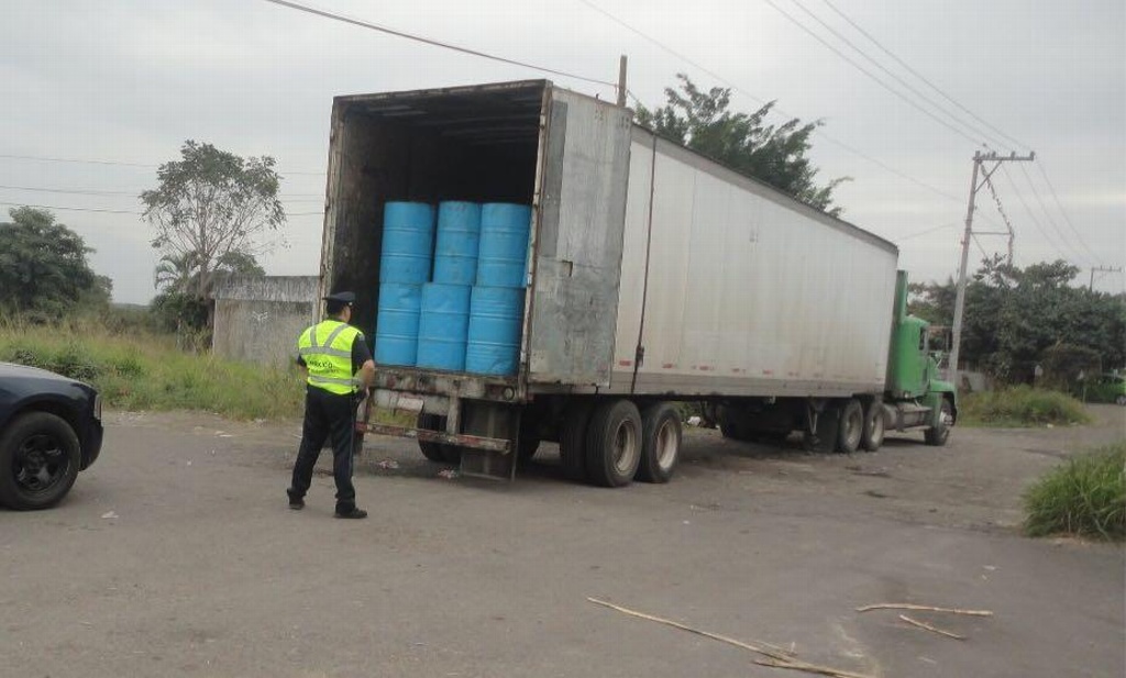 Imagen Aseguran 27 mil litros de precursores químicos para droga sintética en Veracruz