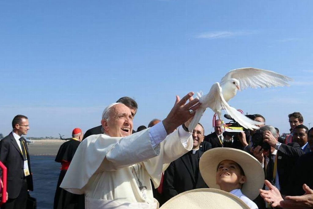 Imagen Decenas de miles de personas reciben con fervor al Papa en Trujillo (+Video)