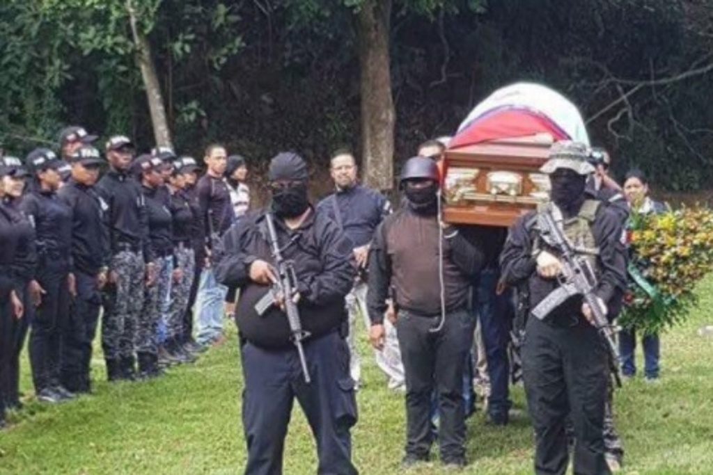 Imagen Sepultan a rebeldes muertos en operativo en Venezuela