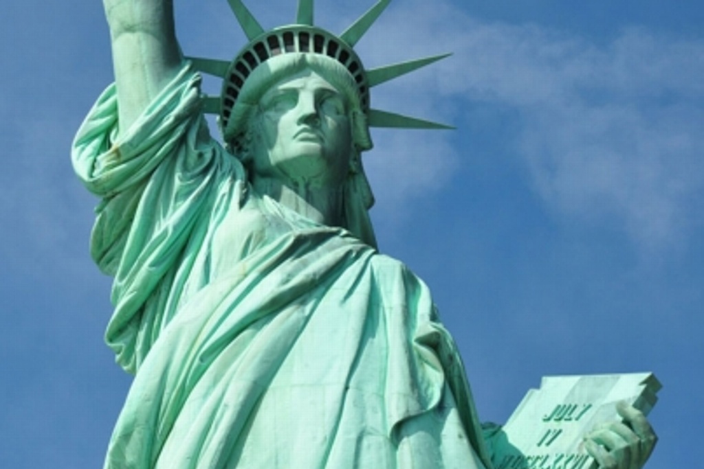 Imagen Abrirá NY Estatua de la Libertad al público pese a cierre de gobierno