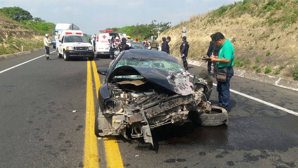 Imagen Muere hombre tras chocar en autopista Totomoxtle - Tihuatlán en Veracruz