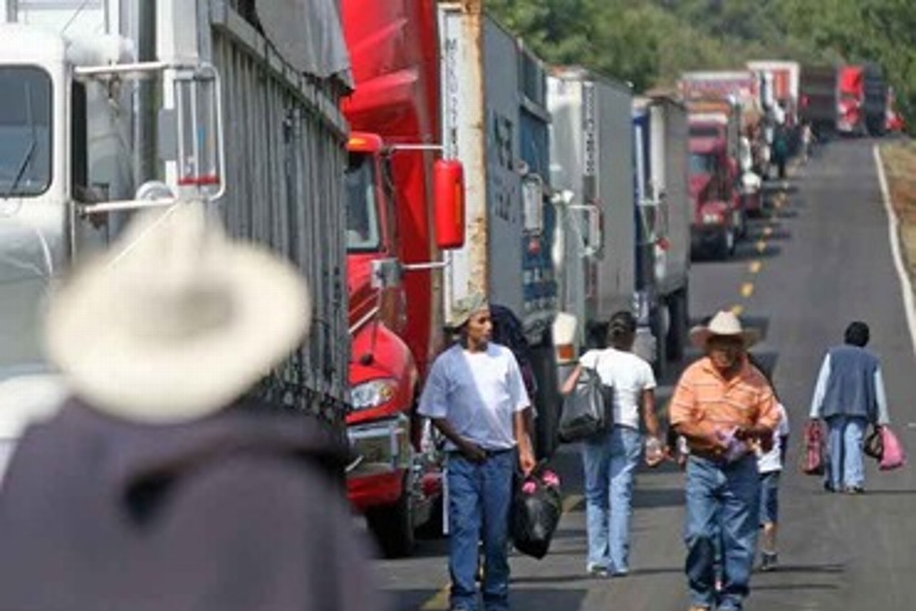 Imagen PGR investiga a 30 personas por bloqueos en Michoacán