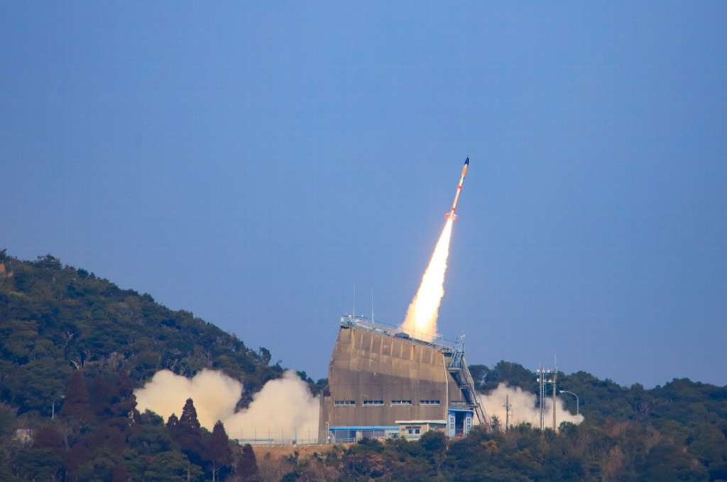Imagen Japón pone en órbita un microsatélite con un minicohete experimental 