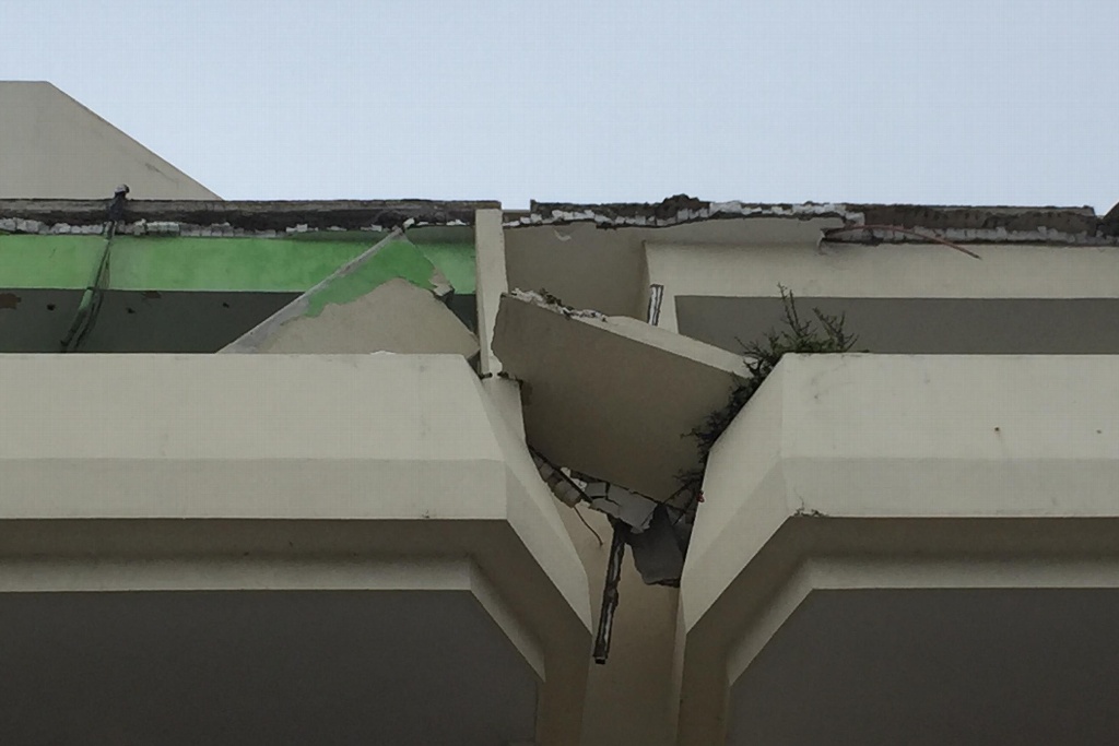 Imagen Colapsa estructura de cemento en edificio en bulevar Ávila Camacho