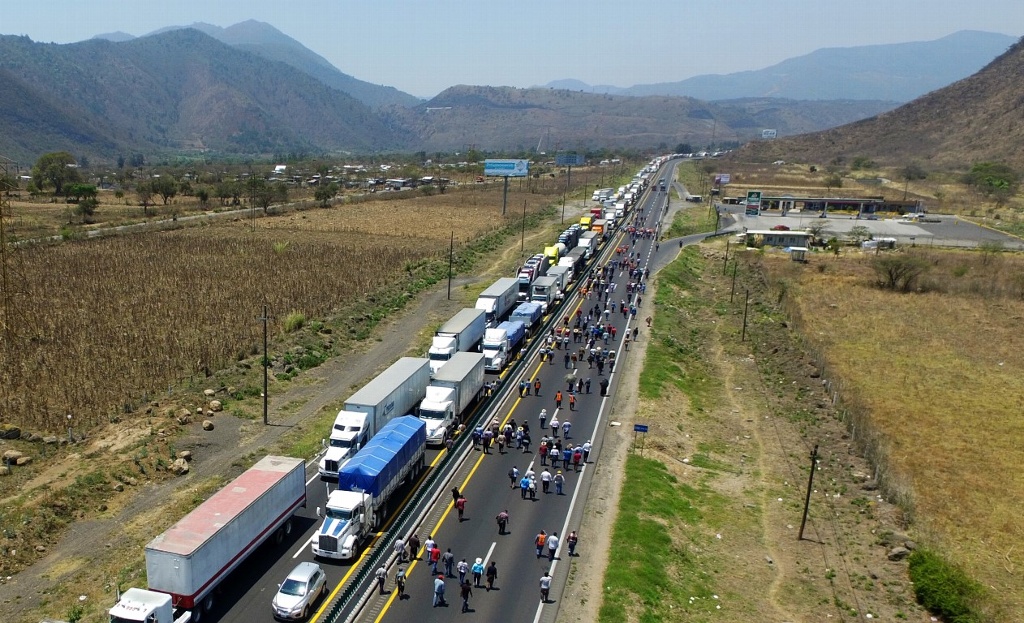 Imagen Productores de leche bloquearán carreteras en Veracruz y otros estados este lunes 