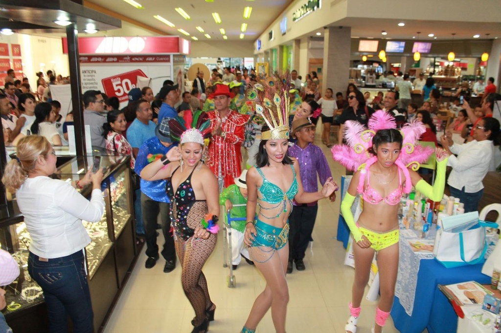 Imagen Carnavalito en centro comercial de Río Medio III (+fotos)