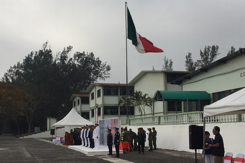 Imagen Entregan condecoraciones a personal del Ejército y Marina Armada de México