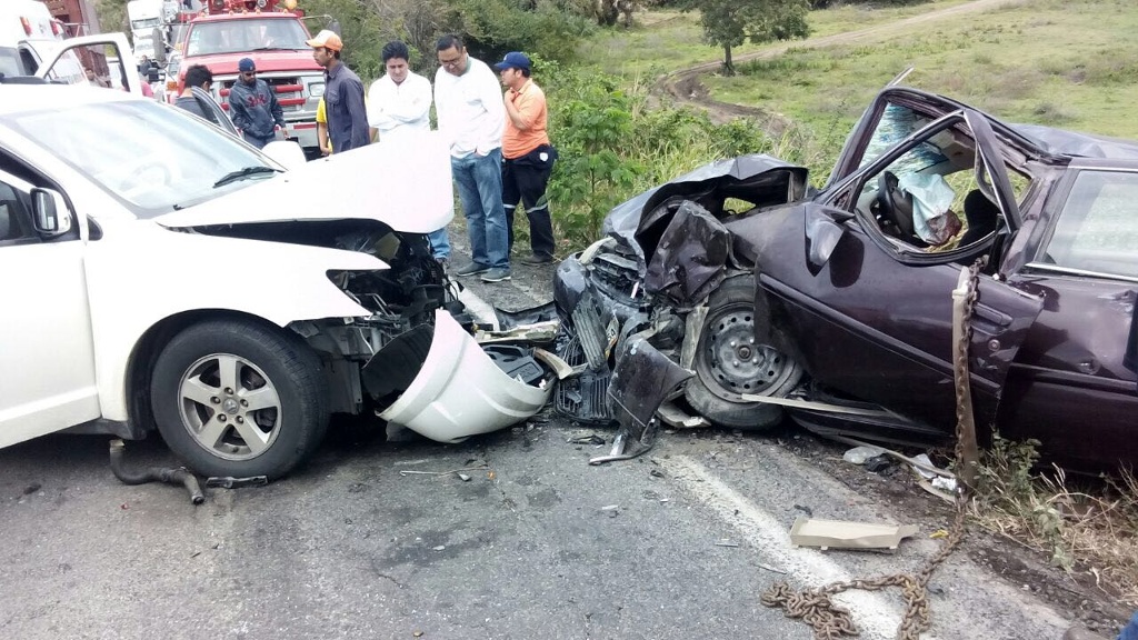 Imagen Deja un muerto y siete lesionados fuerte accidente en carretera Cardel-Nautla