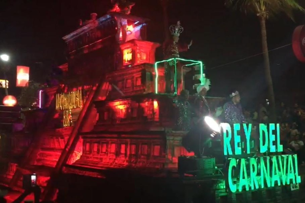 Imagen Realizan primer desfile con carros alusivos a hechos históricos (+Vídeo)