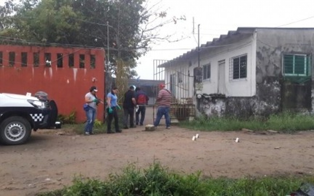 Imagen Policías abaten a presunto delincuente en Coatzacoalcos