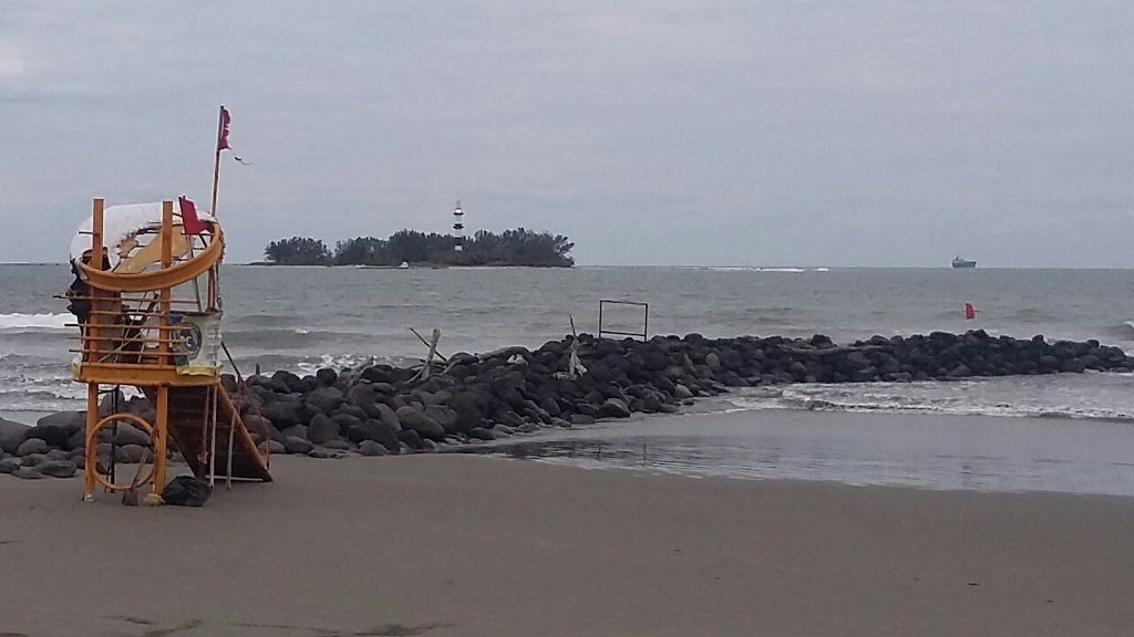 Imagen Rescata PC a 4 personas de ser arrastradas por la corriente en Boca del Río