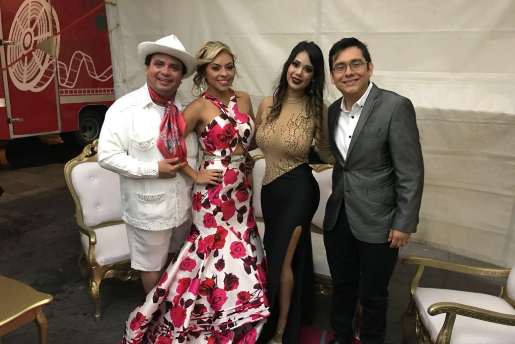 Imagen Locutores de La Fiera 94.1 FM conducen con éxito el concierto de Intocable en Veracruz