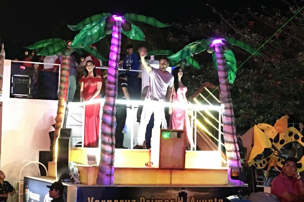 Imagen Asistentes contentos y satisfechos en último desfile; listos para Carnaval 2019 