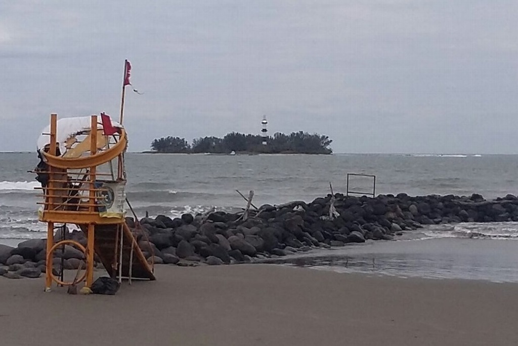 Imagen Durante fin de semana guardavidas rescataron a cuatro turistas en playas de Boca del Río: PC
