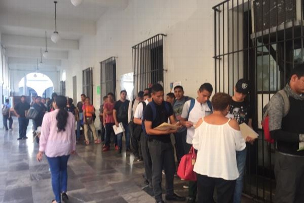 Imagen Largas filas por inscripción al Servicio Militar en Veracruz; checa los requisitos