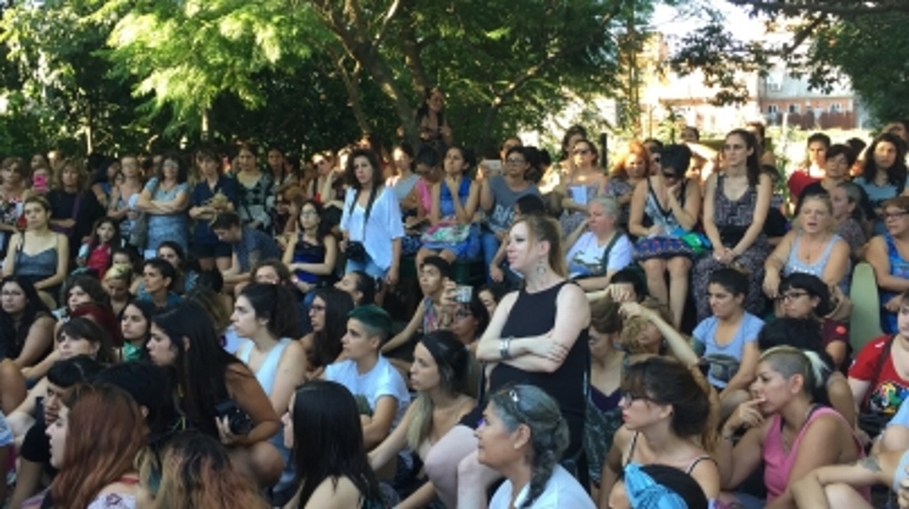 Imagen Miles de mujeres exigen legalizar el aborto en Argentina