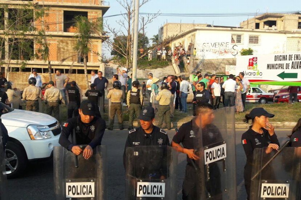 Imagen Liberan a detenidos por bloqueo en Riviera Veracruzana