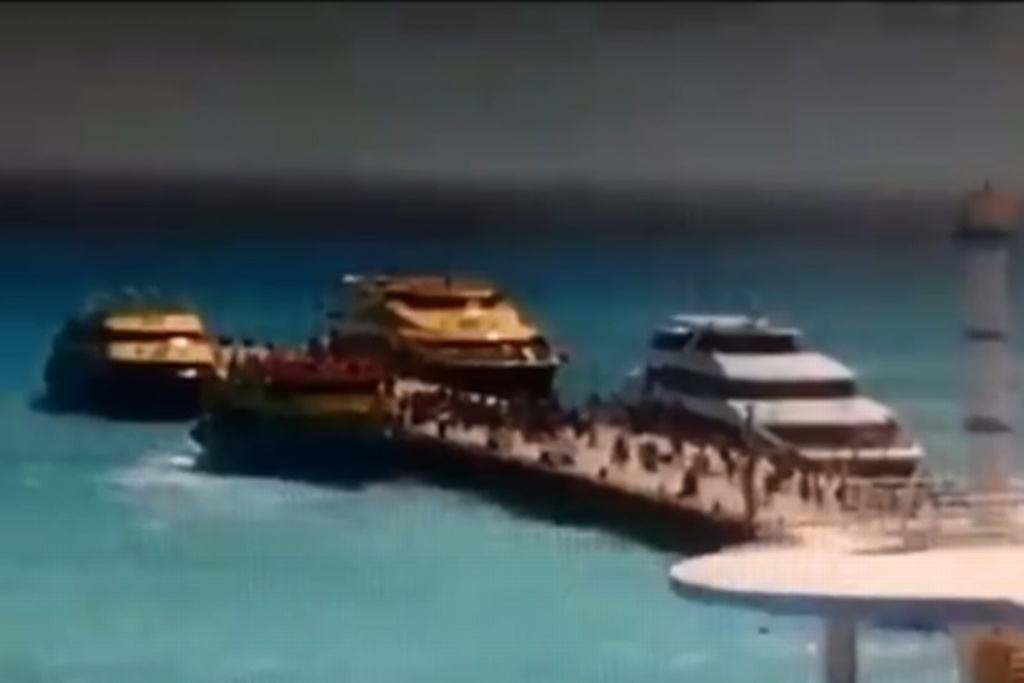 Imagen Captan momento de explosión de barco en Playa del Carmen (+Video)