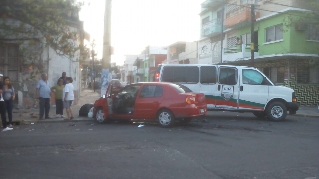 Imagen Chocan auto y camioneta en Veracruz