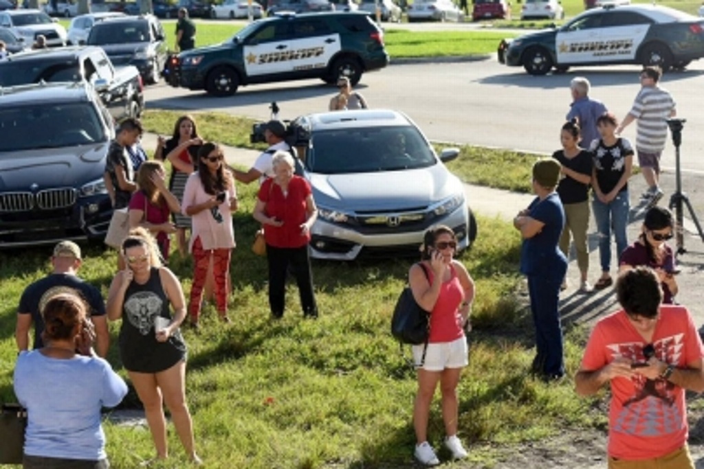 Imagen Suspenden a policía por no actuar en tiroteo de Florida