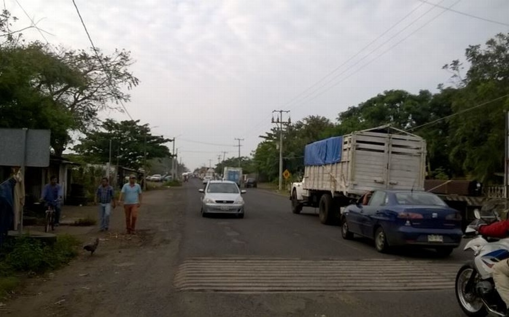 Imagen Gobernador rechaza solicitud para colocar topes en carretera Xalapa- Coatepec