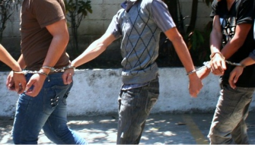 Imagen Detienen en Jalisco a cinco policías por presunta desaparición de cuatro veracruzanos