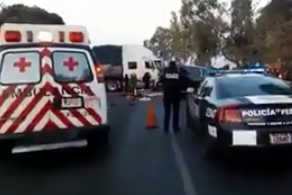 Imagen Cierran carretera Puebla - Pajapan por accidente vial, reportan un fallecido (+Video)